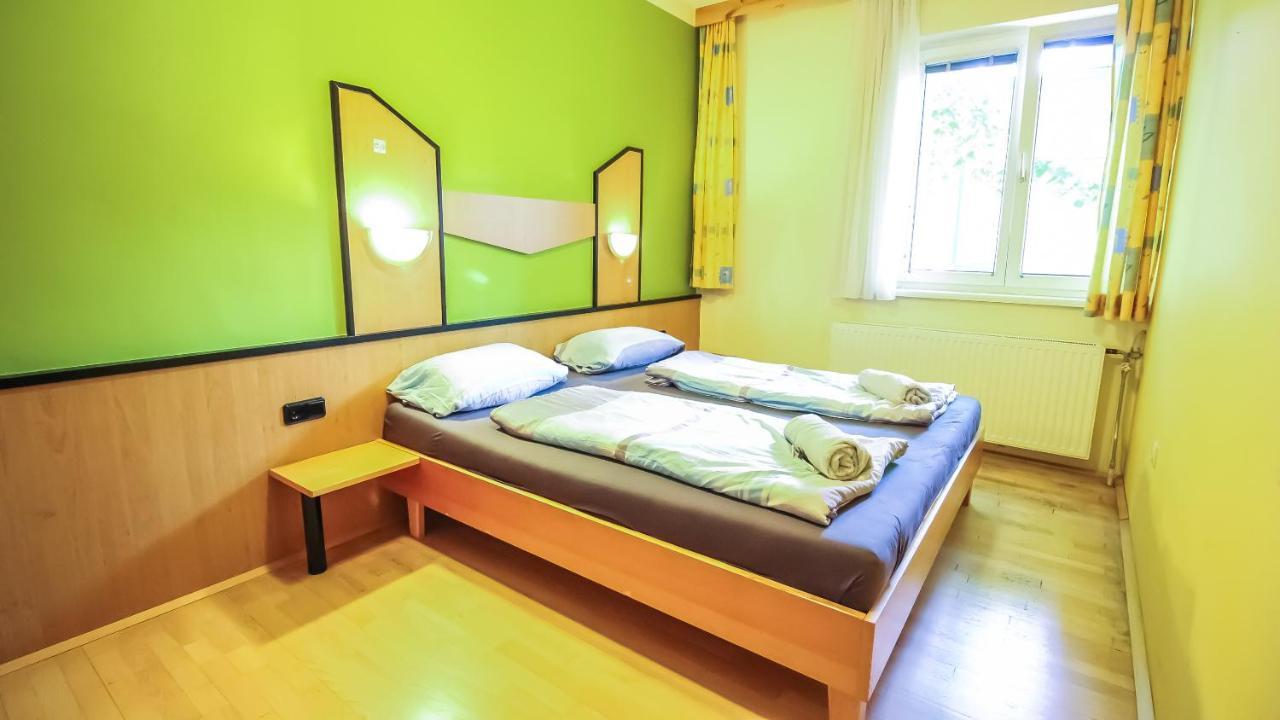 Private Double Bed Room With Bathroom فيينا المظهر الخارجي الصورة