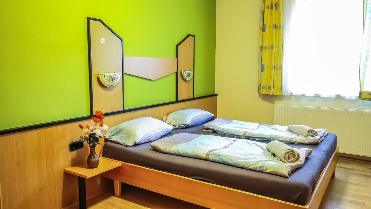 Private Double Bed Room With Bathroom فيينا المظهر الخارجي الصورة