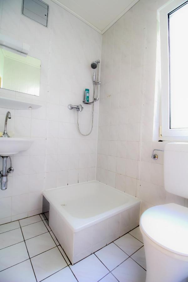 Private Double Bed Room With Bathroom فيينا المظهر الخارجي الصورة